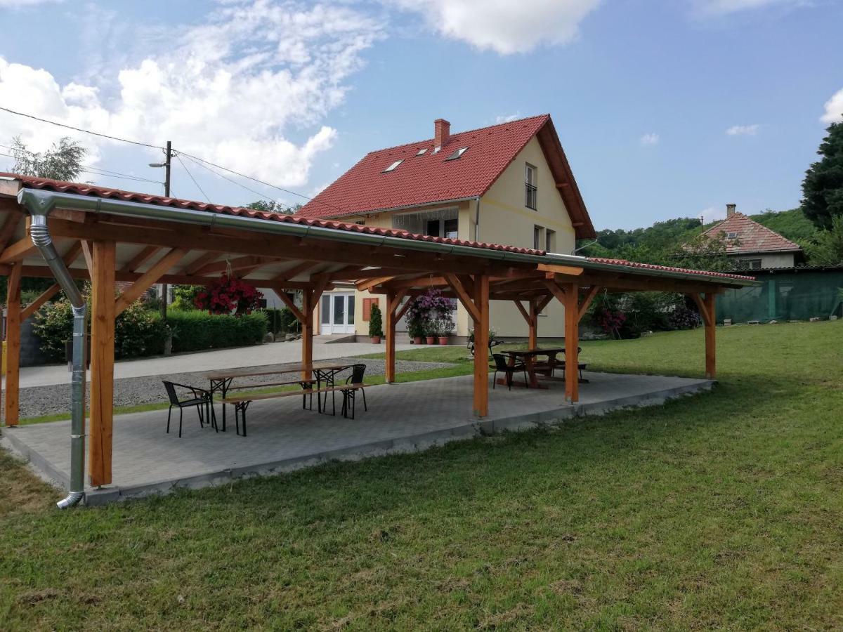 Hotel Lotuszvirag Vendeghaz Szekszárd Exterior foto