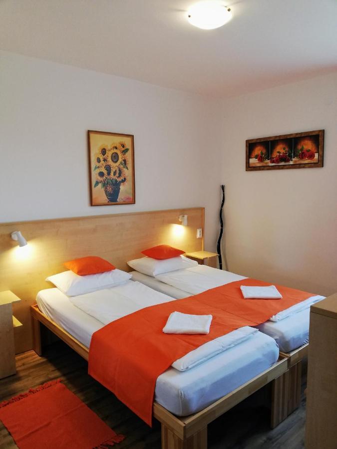 Hotel Lotuszvirag Vendeghaz Szekszárd Exterior foto